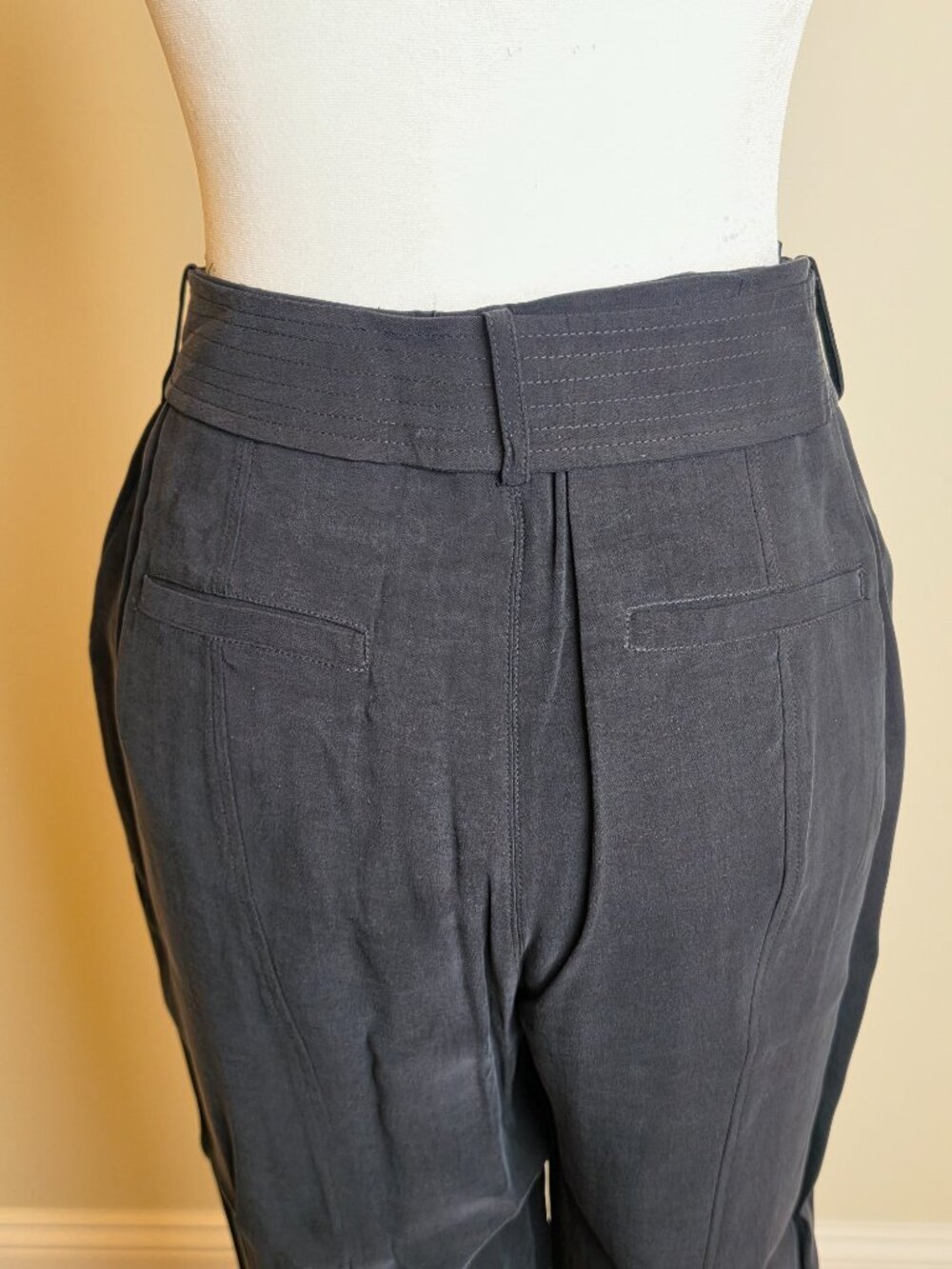 INTERMIX Black Belted Pant - size 2 - Picture 4 of 9